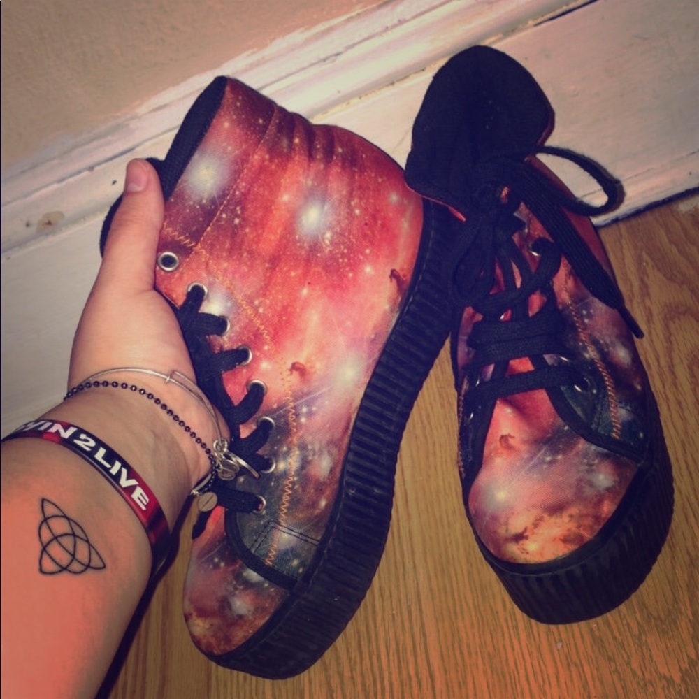 Platform shoes / boots